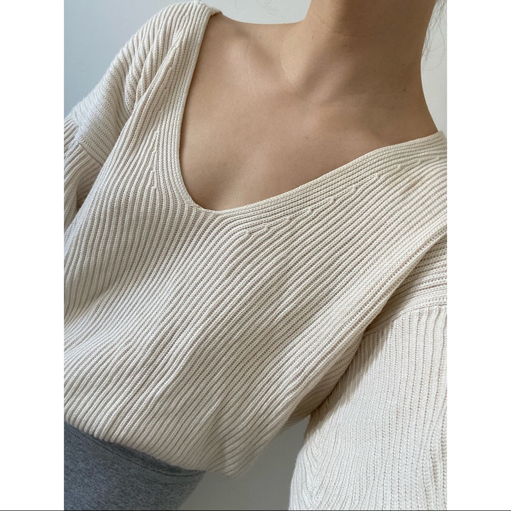 SOLD 🚫 Cream V-Neck oversized sweater
